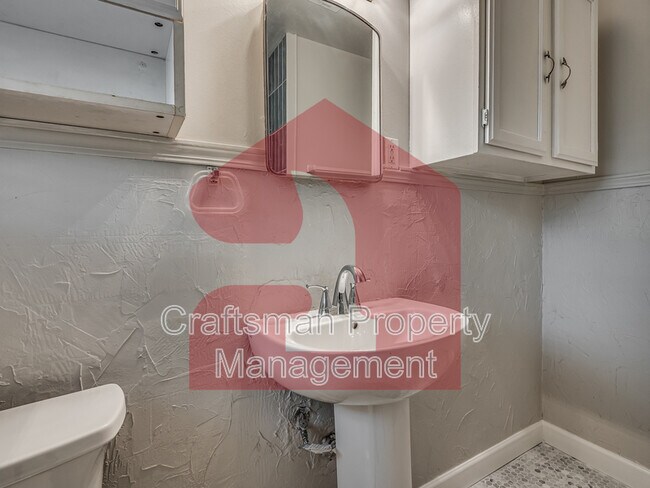 Building Photo - 2915 NW 72nd St