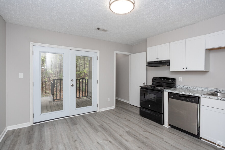 2BR, 1BA - 900SF - Kitchen - Carlton Ford Apartments