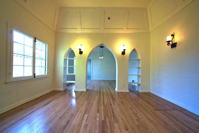 Building Photo - 415 N Ogden Dr