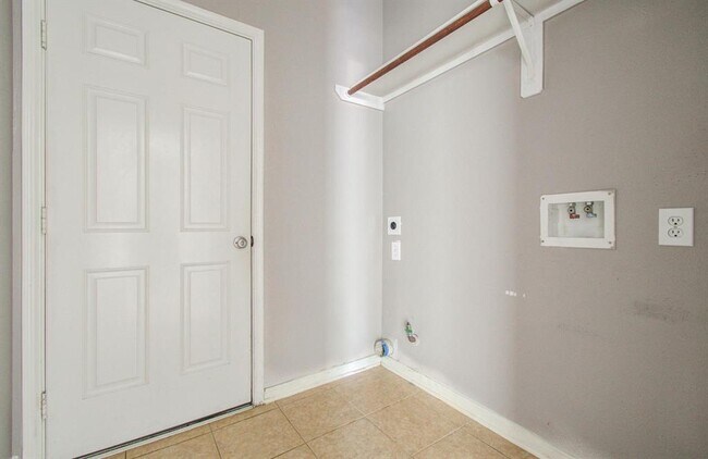 Building Photo - 7547 Oakwood Canyon Dr