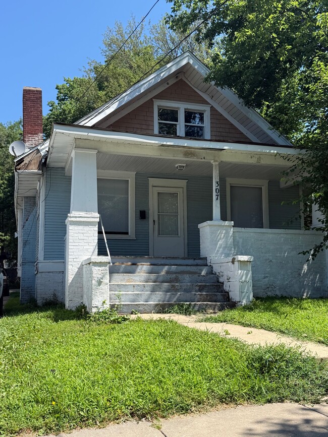 Building Photo - 307 E Arcadia Ave