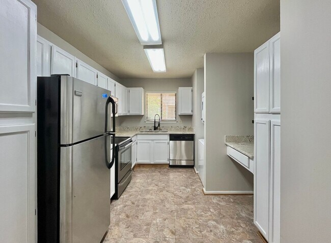 Building Photo - 400 W South Town Dr