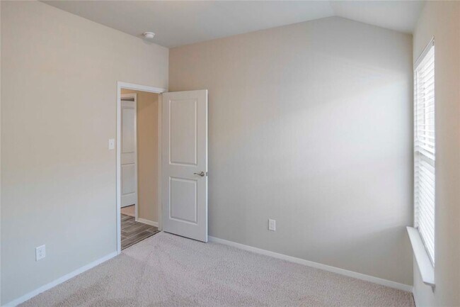 Building Photo - 204 Rollingwood Dr