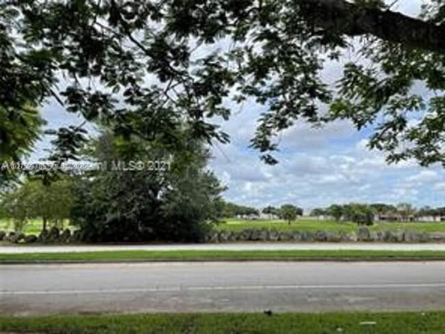 Building Photo - 6231 SW 138th Ct