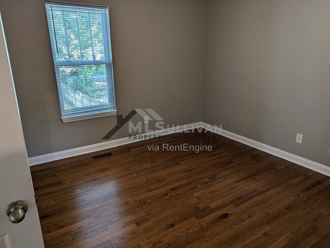 Building Photo - 608 N Maple St