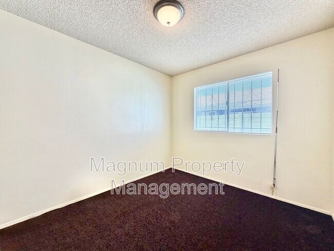 Building Photo - 132 E Bowen Rd