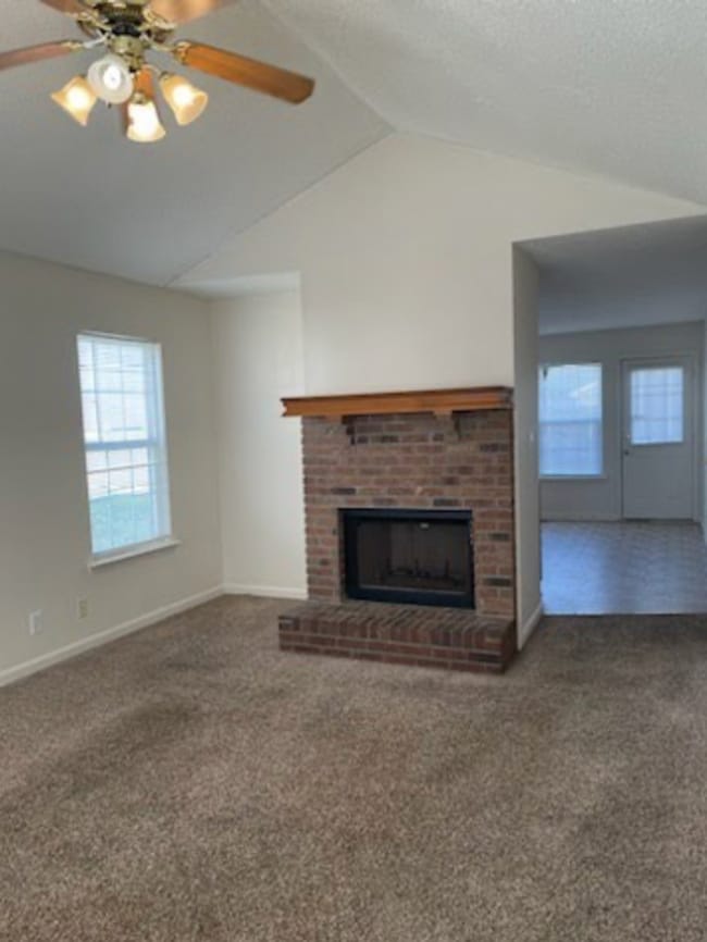 Building Photo - 1049 Mile High Dr