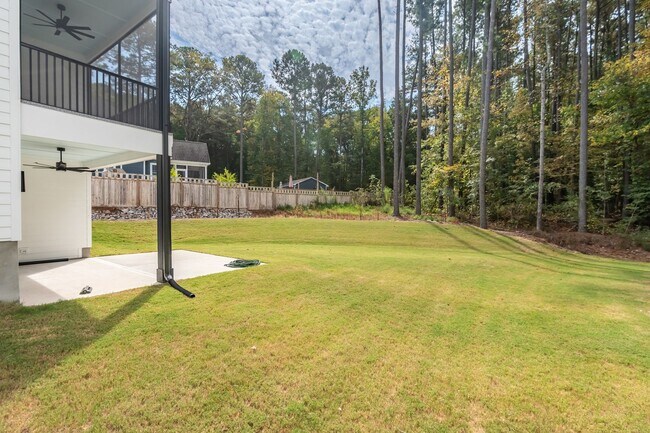 Building Photo - Custom 5 bedroom, 5 bathroom home with Woo...