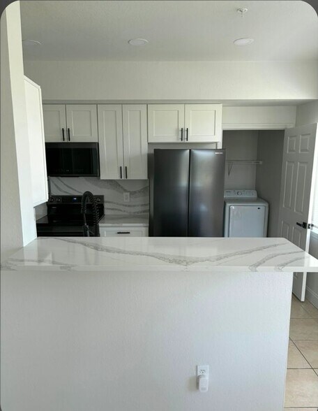 Building Photo - 1747 Sophias Dr