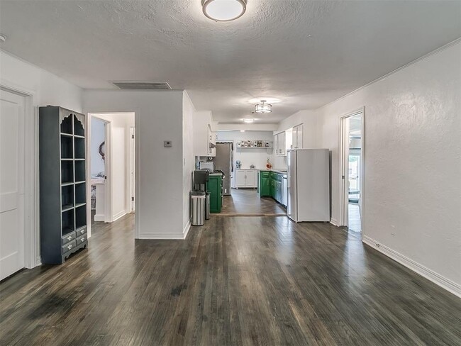 Building Photo - 621 N 16th St