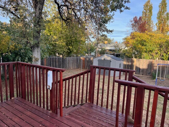 Building Photo - 3 Bedroom w/ Bonus Room on Westside Redding
