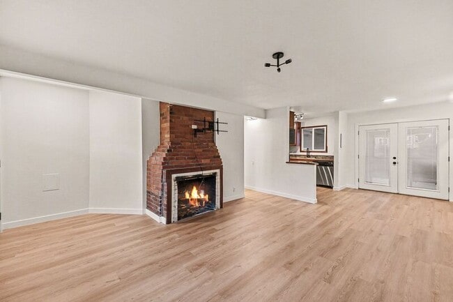 Building Photo - 2658 35th Ave W