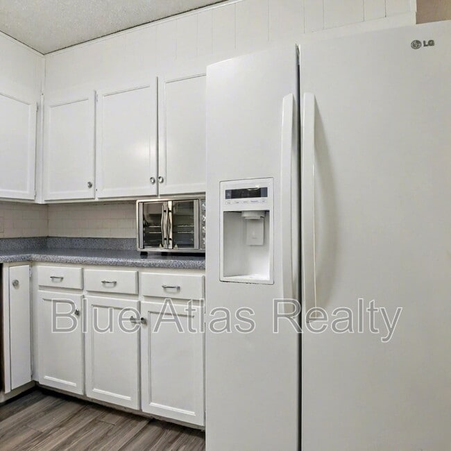 Building Photo - 6537 Meadowview Ln