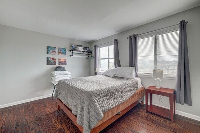 Building Photo - 1 bedroom 1 Bath Beside UNCW