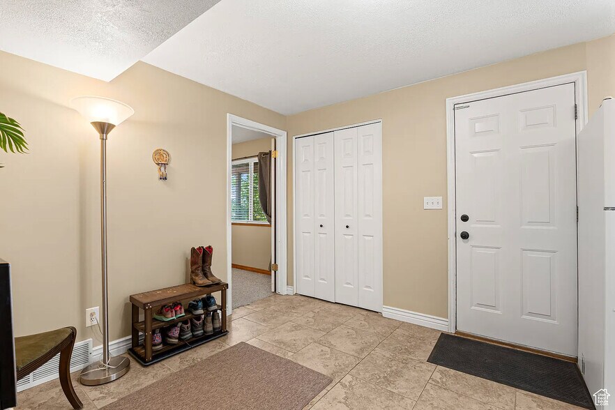 Looking into master and unit entrance - 11770 S Dry Creek Rd