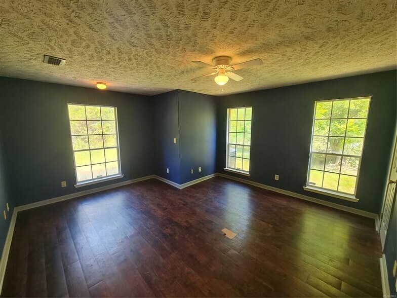 Building Photo - 3661 Horseshoe Cir