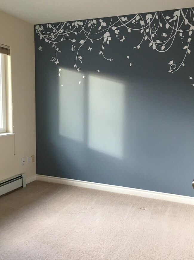 Building Photo - Charming Comfort: A Welcoming and Practica...