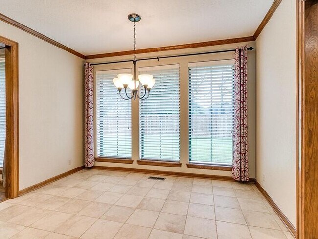 Building Photo - *Rare Find* Stunning Brookhaven 4 Bed 2.5 ...
