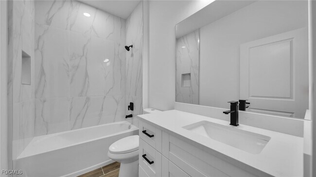 Building Photo - 706 Homer Ave S