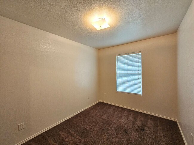Building Photo - 4501 Deek Dr