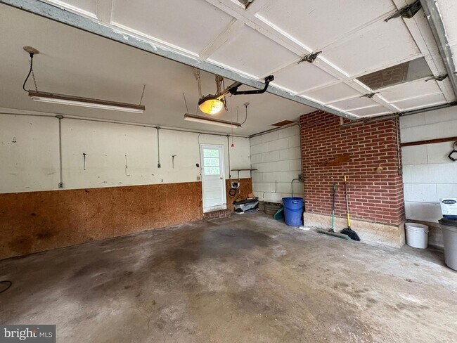 Building Photo - 3306 Whitesworth Rd