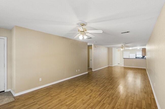 Building Photo - 912 Willow Pond St