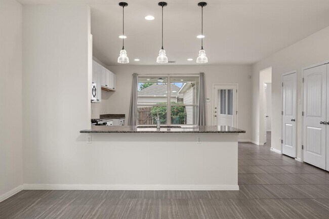 Building Photo - 604 Palmilla St