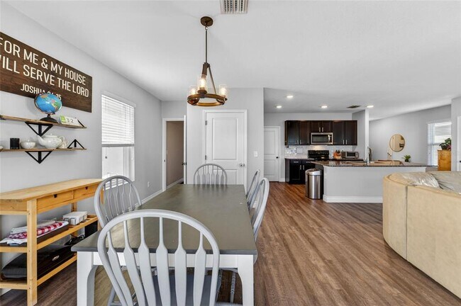 Building Photo - 11176 Leland Groves Dr