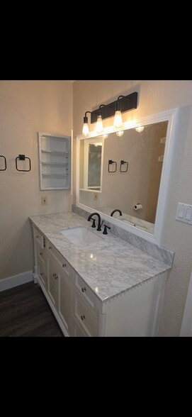 Building Photo - 5917 Streamview Dr