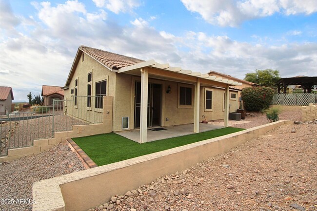 Building Photo - 6261 S Mesa Vista Dr