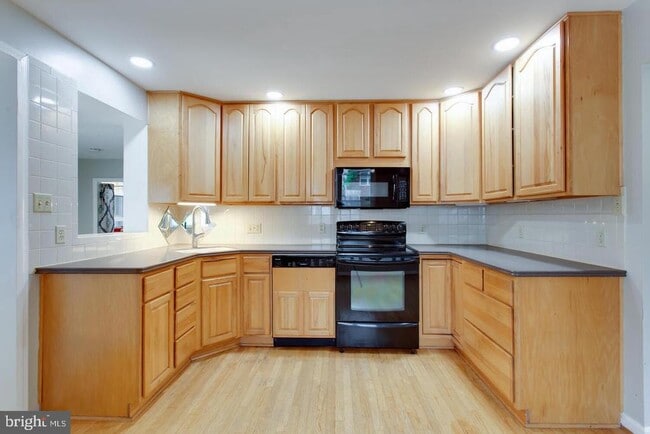 Building Photo - 5834 Pratt St