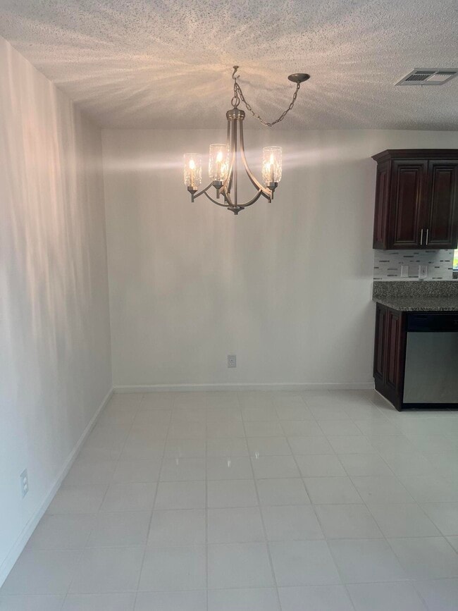 Building Photo - 1450 Hawthorne Pl