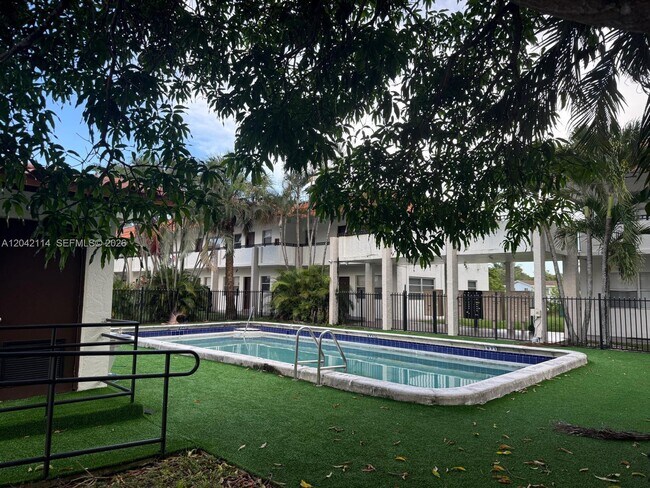 Building Photo - 400 NW 65th Ave