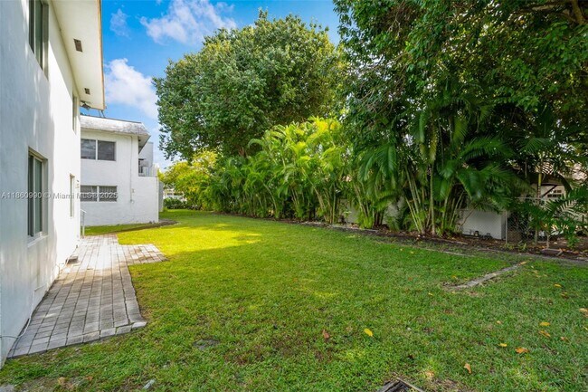 Building Photo - 560 NE 63rd St