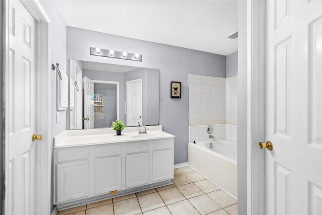 Building Photo - 1814 Hall Ridge Trace Ln