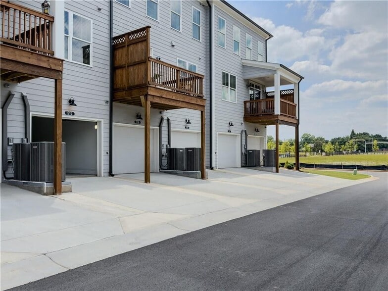 Building Photo - 512 Sawnee Vlg Dr