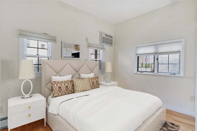 Building Photo - 32 46th St