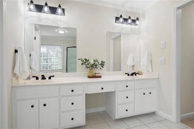 Building Photo - 4711 Oakleigh Manor Dr