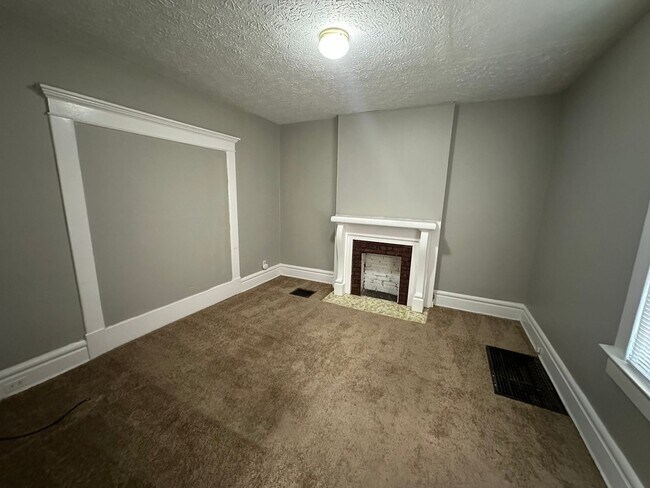 Building Photo - 2154 Tuller St