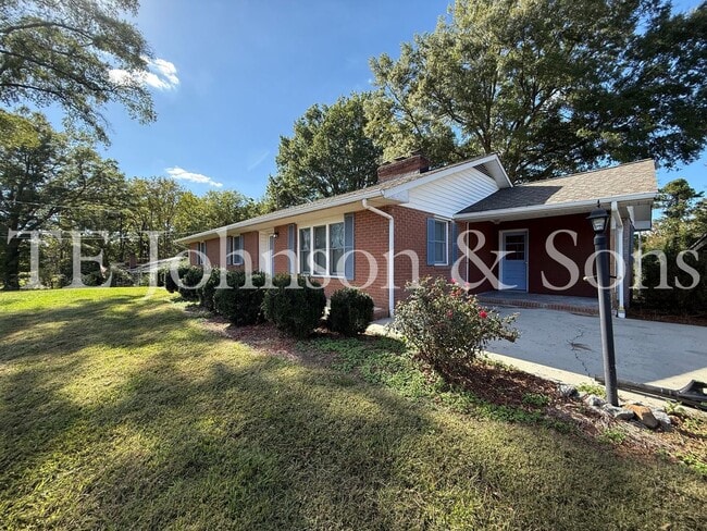 Building Photo - Three bedroom House with Large Lot in Country Setting