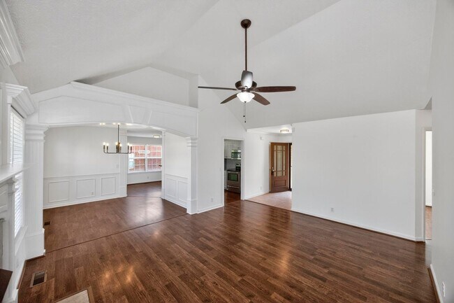 Building Photo - 197 Red Jacket Trce