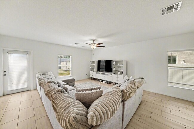 Building Photo - 35194 Ackley Trce