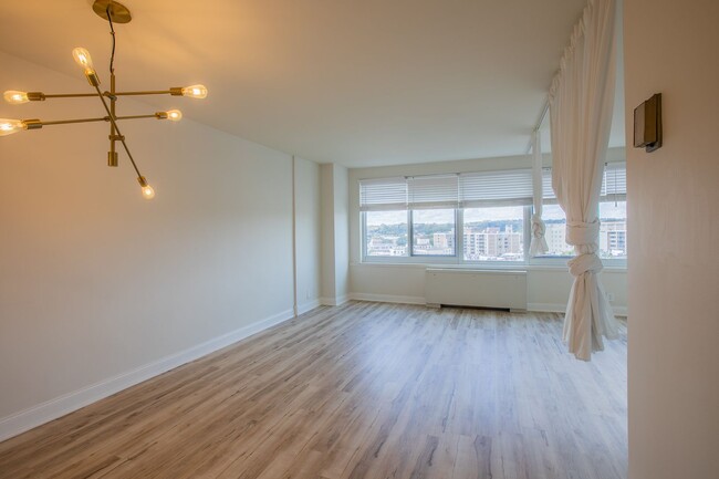 Building Photo - Lovely Studio Condo Unit in Dupont Circle!