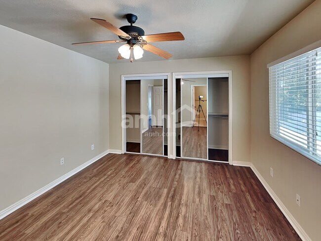 Building Photo - 156 W Rory Ln