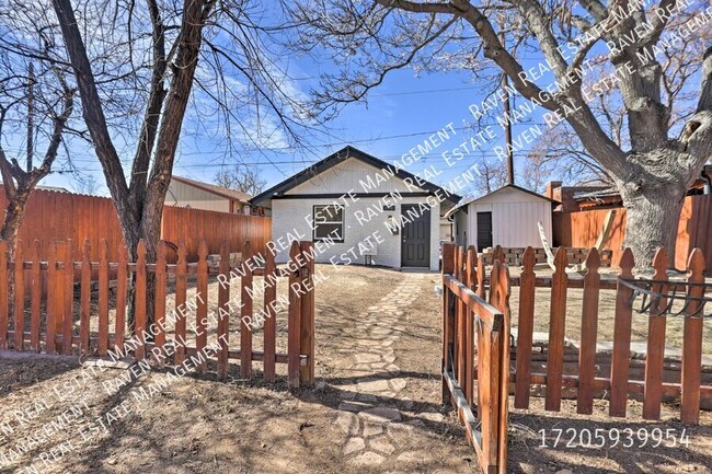 Primary Photo - Charming Cottage on Huge Lot with Fenced Y...