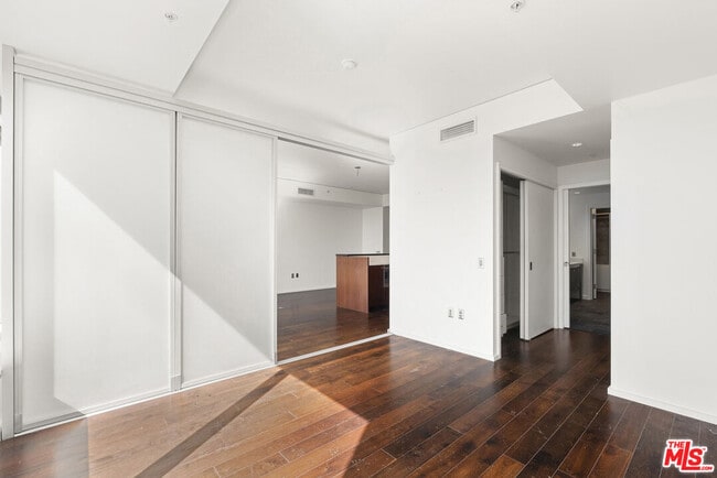 Building Photo - 1155 S Grand Ave