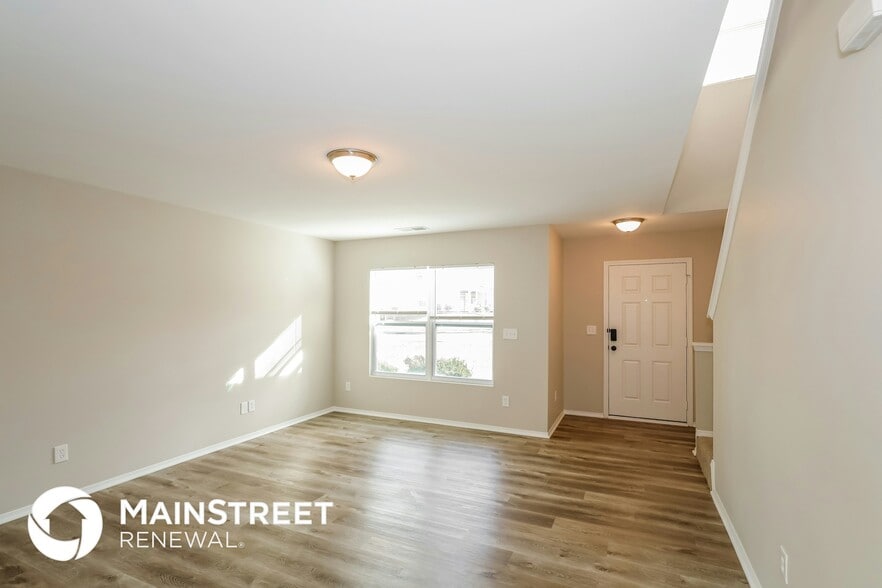 Building Photo - 4018 Larkhaven Village Dr