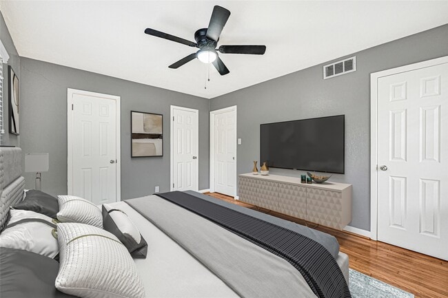 Building Photo - 1853 Huge Oaks St