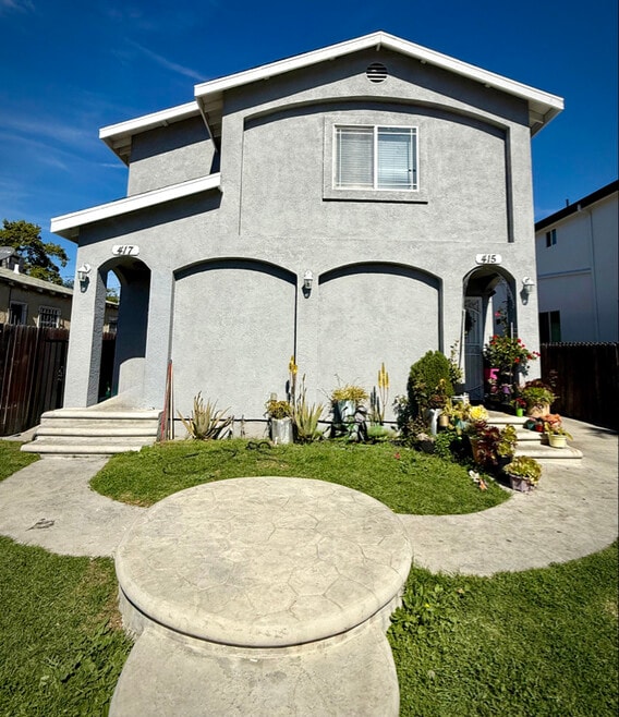 Building Photo - 417 E 105th St