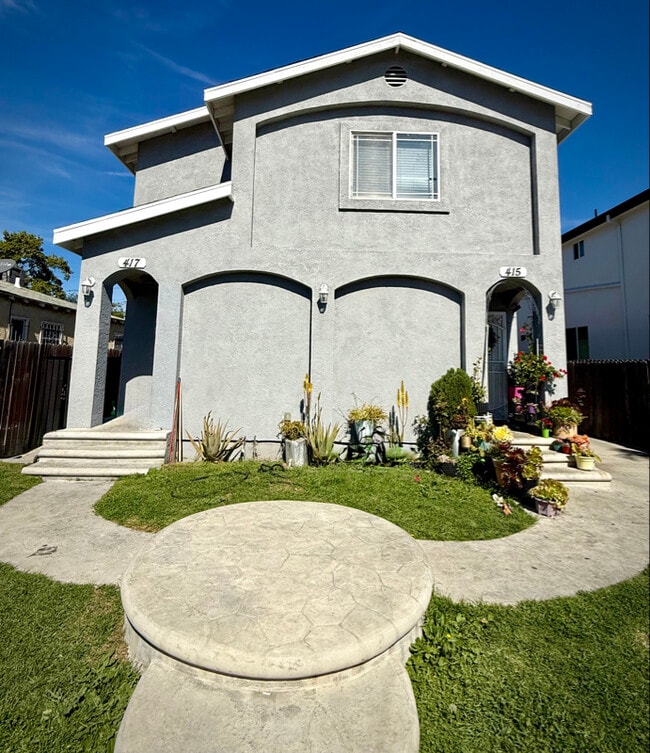 Building Photo - 417 E 105th St